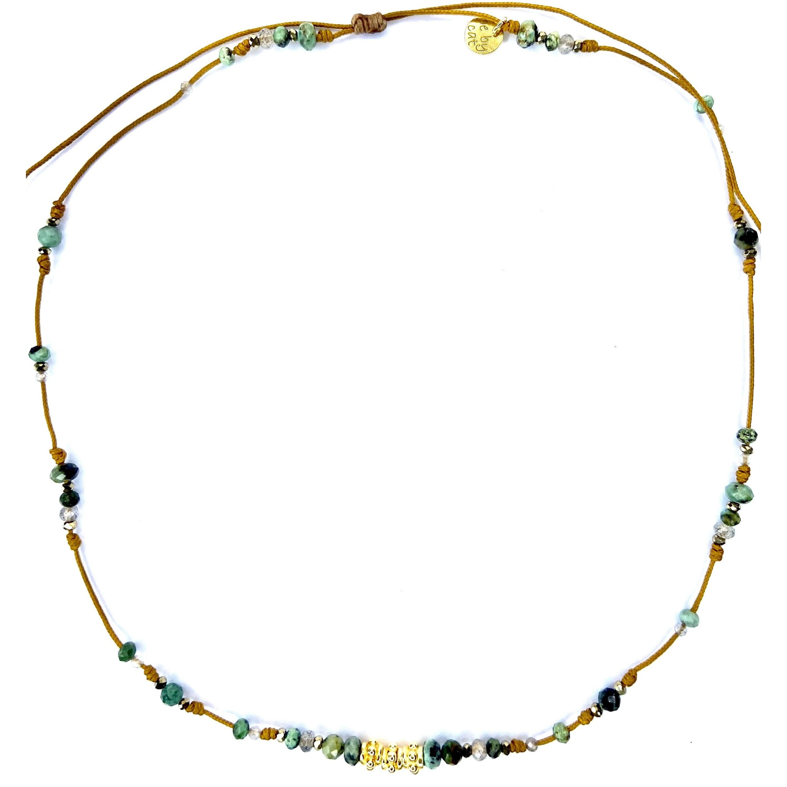 Collar de perlas con flor de pirita y labradorita turquesa